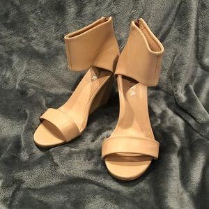 Akira nude wedges